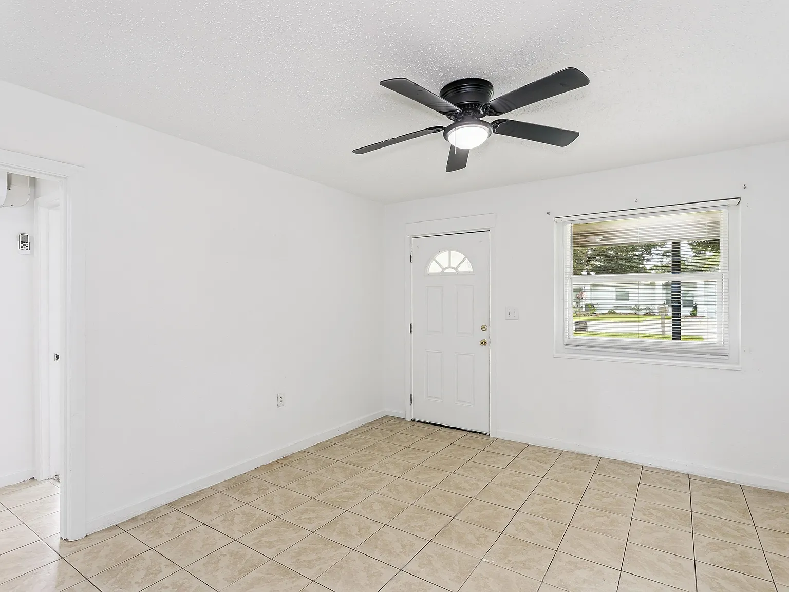 3 Ellinor Court - B — Photo 3