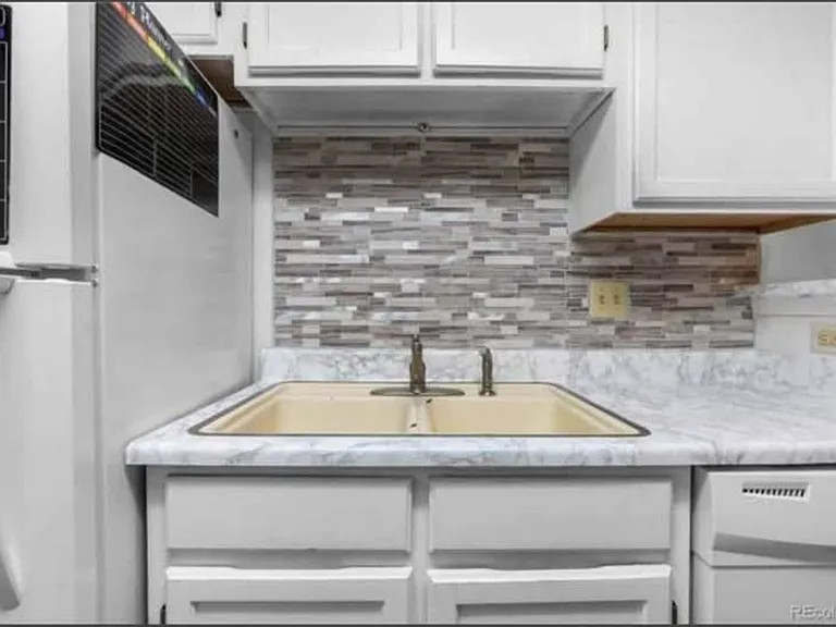 910 S Walden St #206 — Photo 20