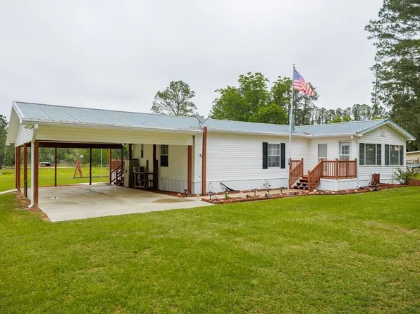 2577 Weaver Dr, Ray City, GA 31645