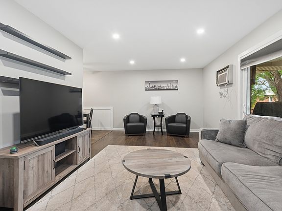 3rd image of 3943 W 104th St APT 3B