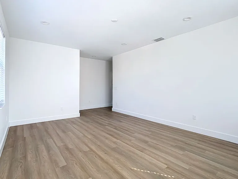 6235 S Manhattan Ave #8 — Photo 18