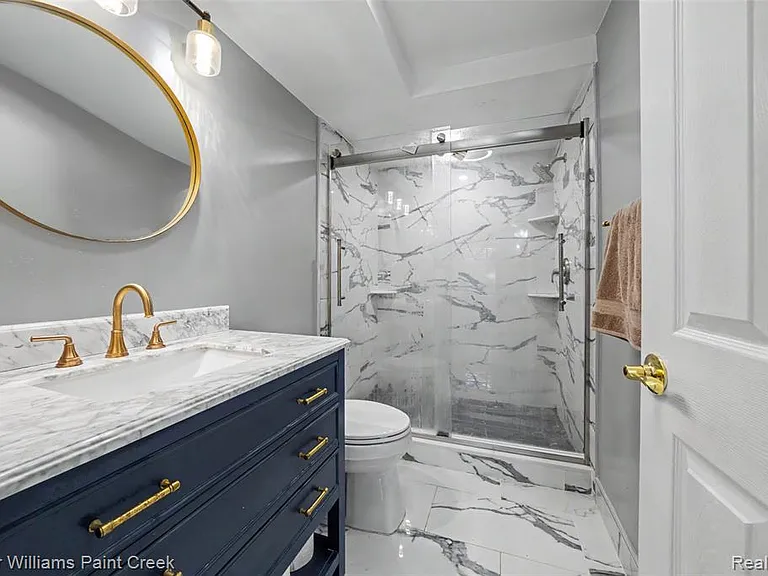709 Denham Ln — Photo 15
