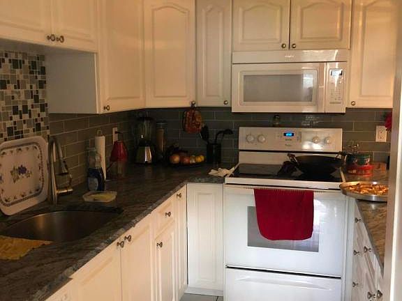 4th image of 203 SE Camelot Gardens Blvd