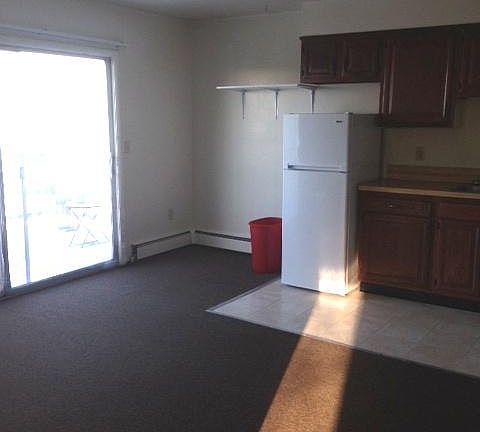 4B Kitchen and Living area