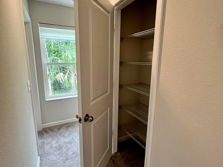 535 S Woodlawn St — Photo 17