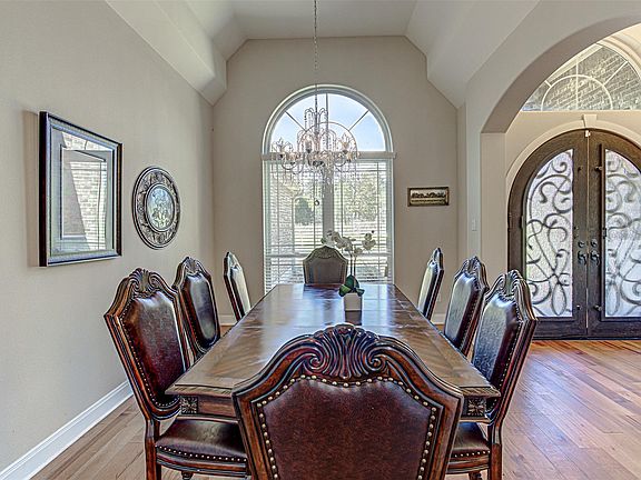 5th image of 105 Arbors Cir
