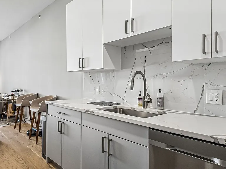 700 Moyer St — Photo 12