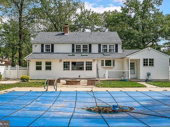 2nd image of 204 Westwood Ct