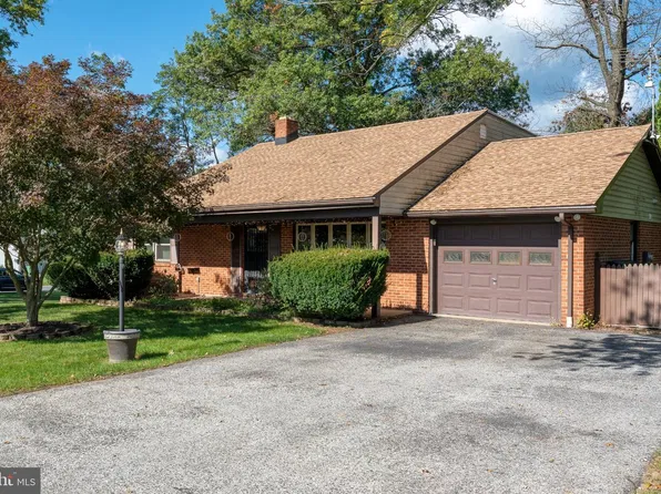 15 Skyline Rd, York, PA 17404