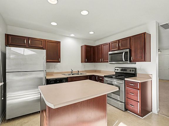 4th image of 2515 Brackley Pl NW