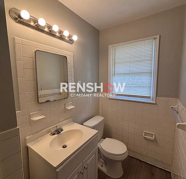 828 Harvey Cv — Photo 9