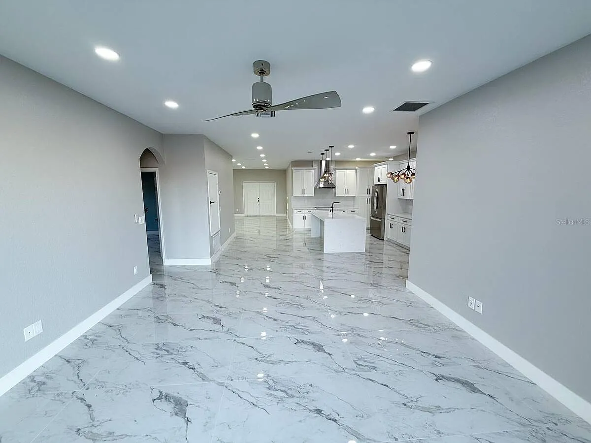 3 bed, 2.0 bath, 1942 sqft, $2,700 — Photo 4