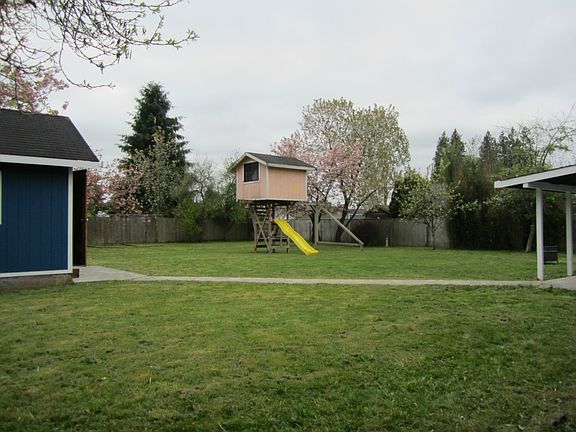 3rd image of 5710 141st Pl NE