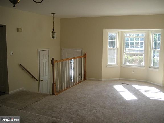 2nd image of 872 Bayridge Dr