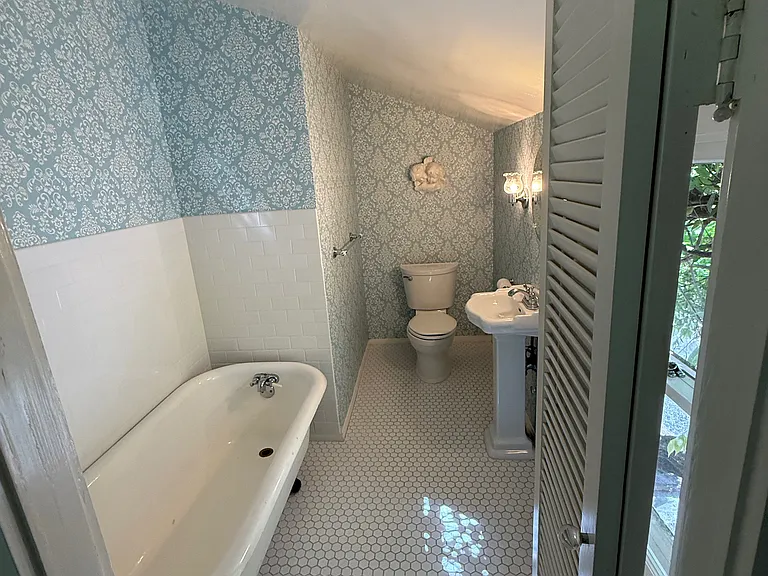 Powder room