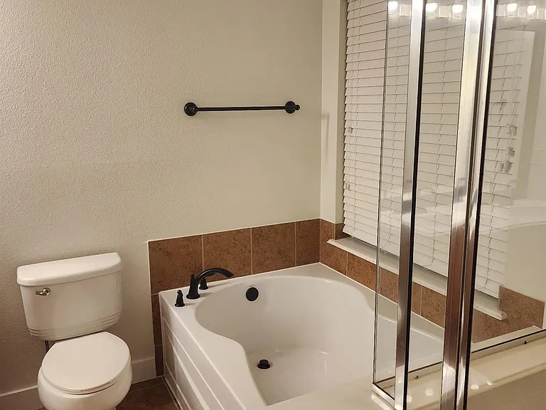 4519 Woodspring Glen Ln — Photo 29