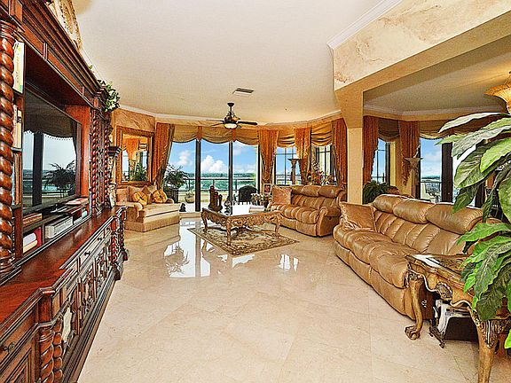 Home For Sale In The Landmark