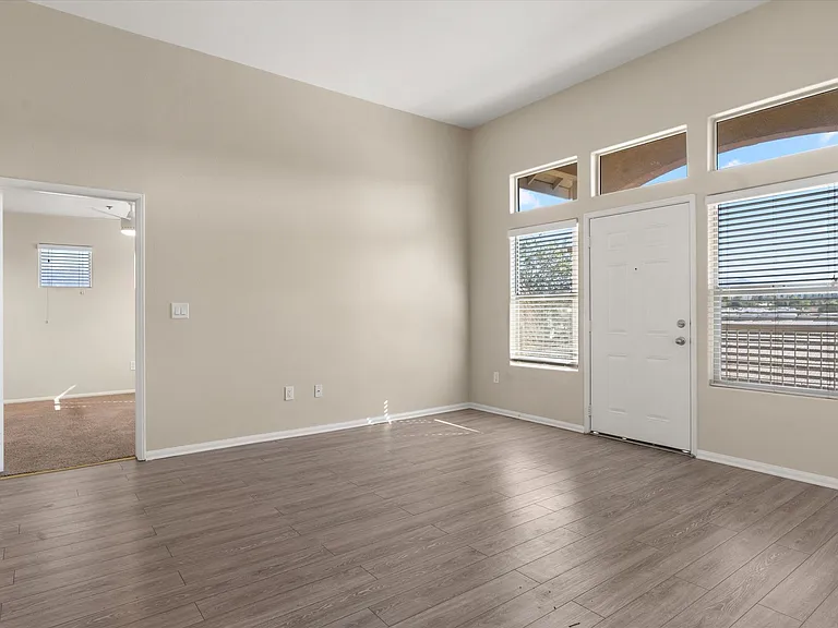 Santa Fe Apartments II — Photo 22
