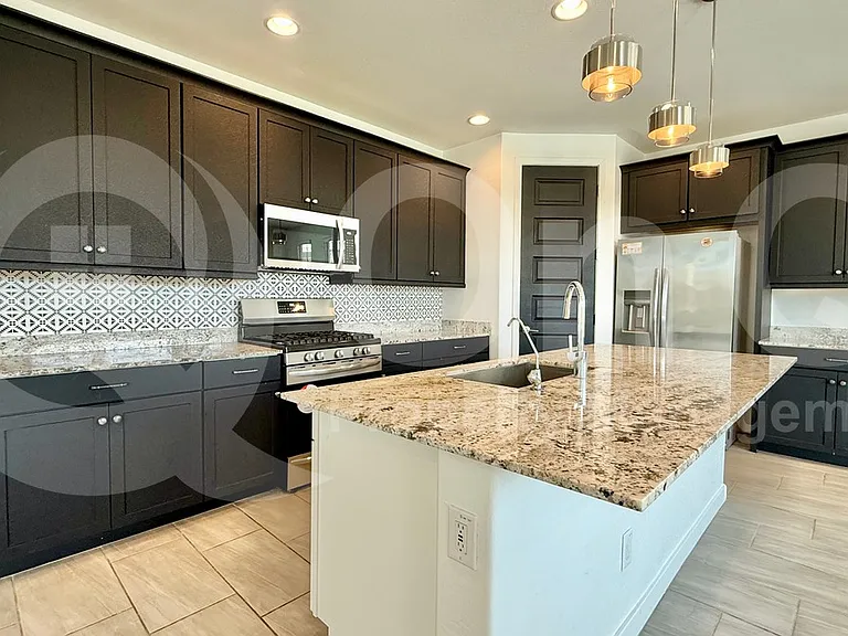 5933 S 25th Ln — Photo 3
