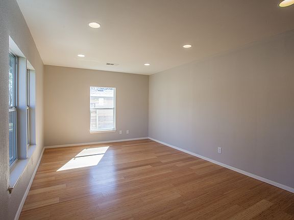 3rd image of 503 W O'Dell St