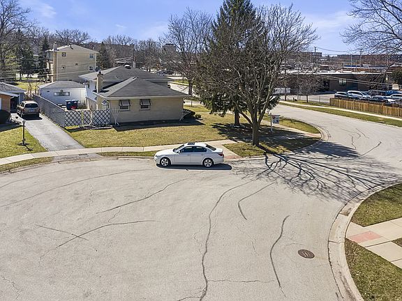 2nd image of 389 Elk Blvd
