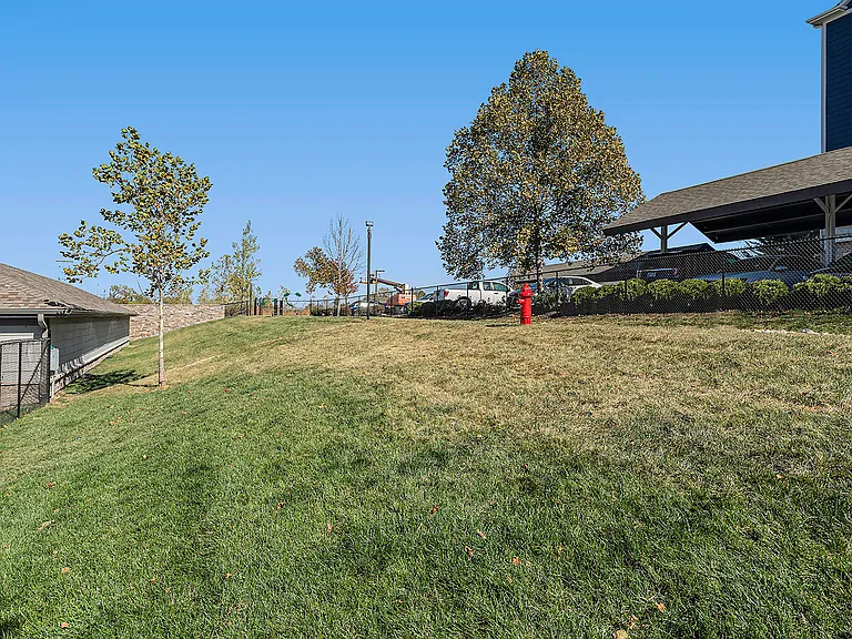 Village West — Photo 29