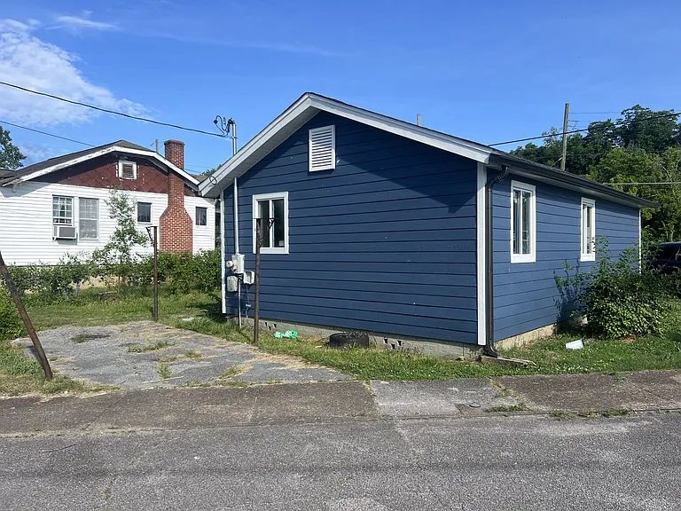 2305 Glass St — Photo 13