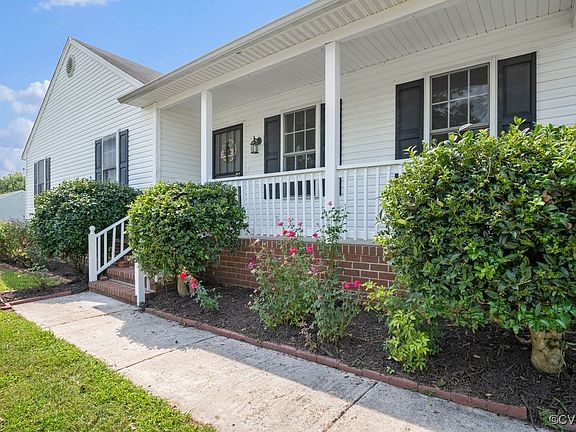 3rd image of 4824 Woodstream Dr