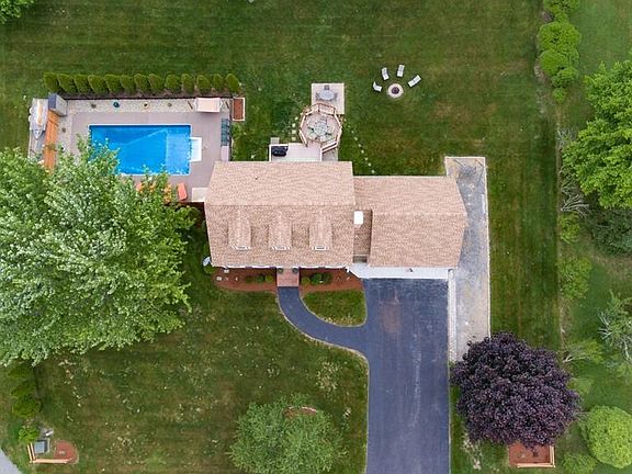 4th image of 30 Rolling Hills Dr