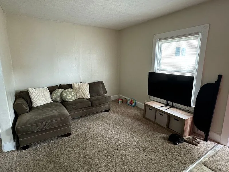 2 bed, 1.0 bath, 1036 sqft, $1,500 — Photo 2
