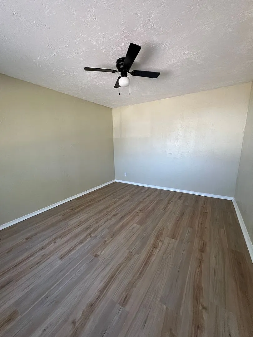 4 bed 1.5 Bath — Photo 3