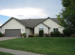 1208 Peachtree Dr, Chatham, IL 62629