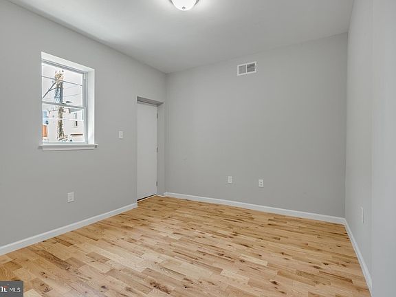 5th image of 410 Diamond St
