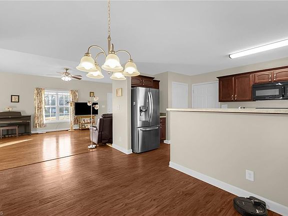 3rd image of 3406 Fitzsimmons St
