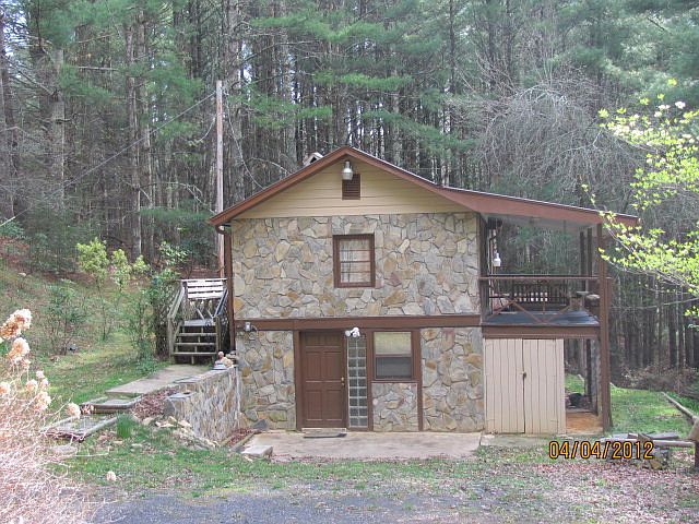 1st image of 130 Maple Dr