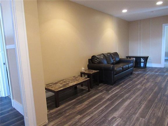 3rd image of 905-909 Gompers Ave