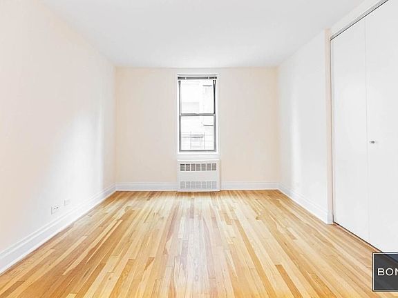 5th image of 305 W 13th St APT 4b
