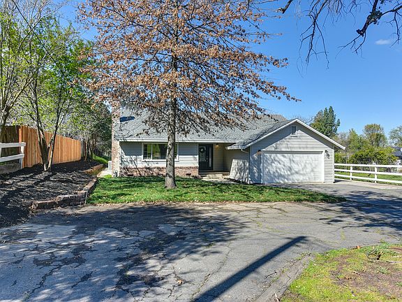 3rd image of 7425 Mountain Ave
