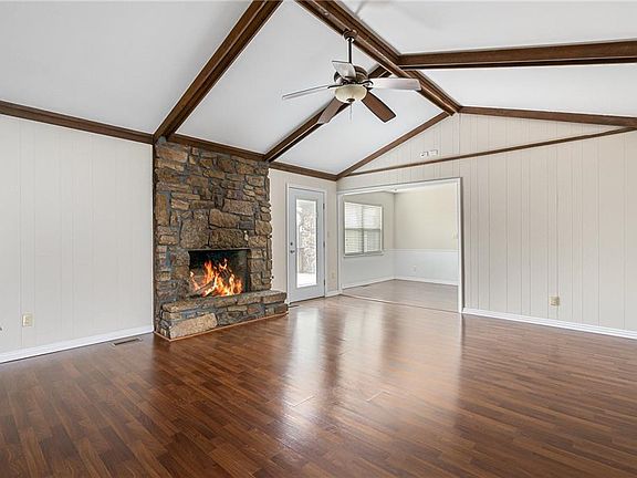 3rd image of 10 Royale Cir