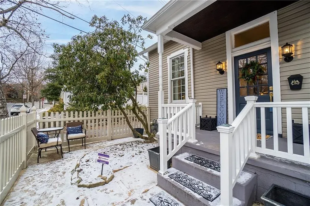1 bed, 850 sqft, $2,200 — Photo 2