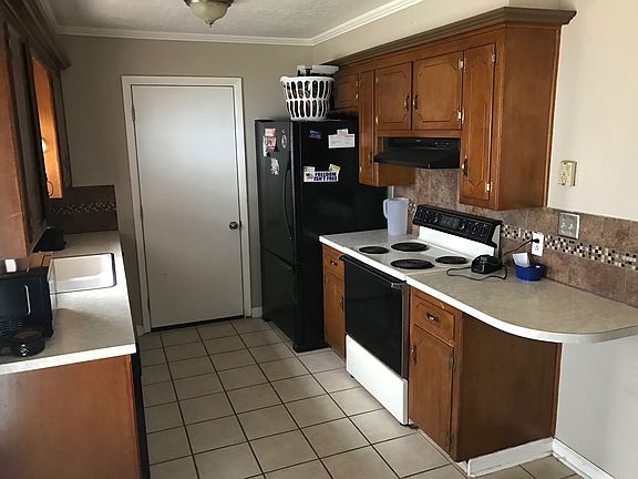 3rd image of 404 Leslie Dr