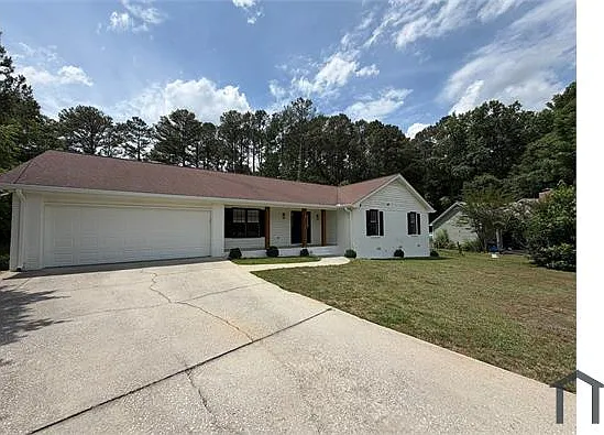 2203 Meadow Dr — Photo 3