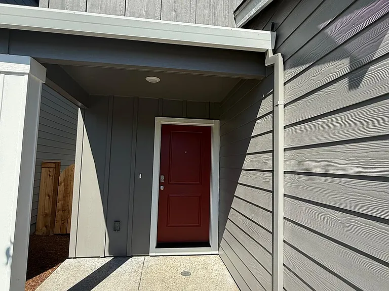 1102 SE 193rd Pl — Photo 3