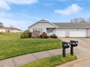 331 W Heatherwood Dr, Barberton, OH 44203