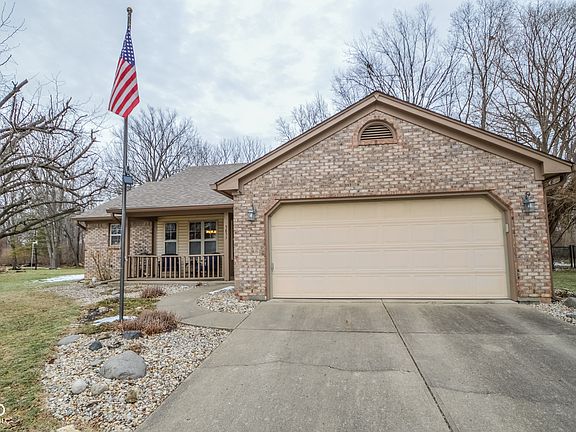2nd image of 5853 Oakcrest Dr