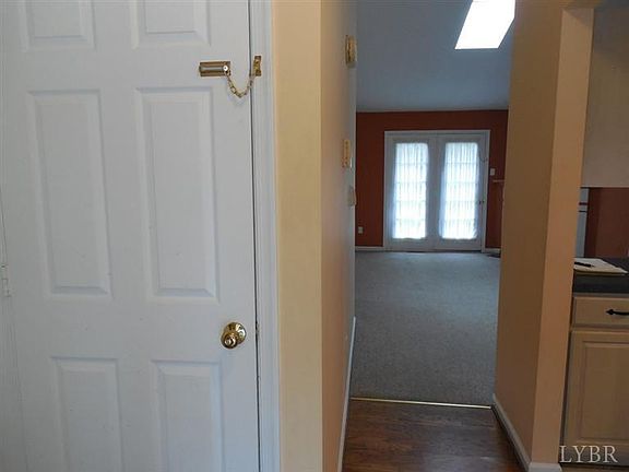 3rd image of 104 Royal Garden Ct