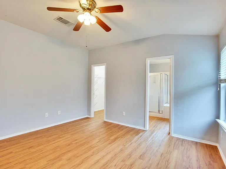 1002 Remington Dr — Photo 21