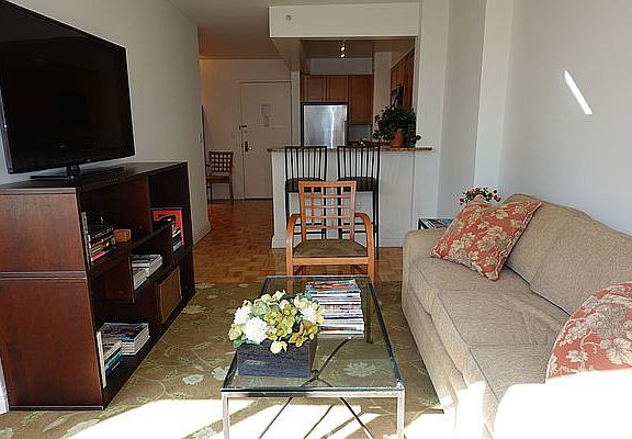 4th image of 1500 Lexington Ave APT 3F