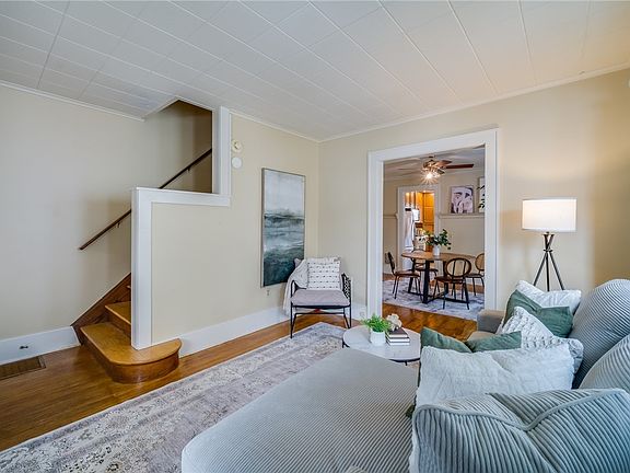 4th image of 396-400 Hazelwood Ter