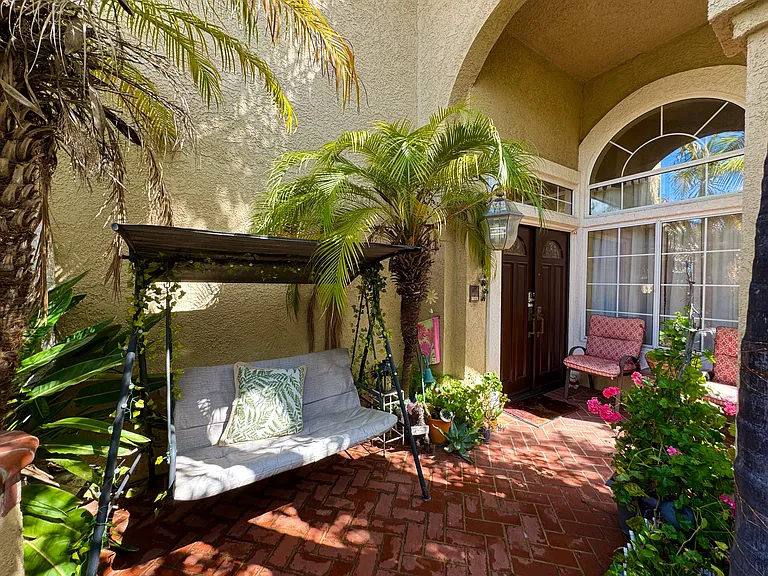 1812 Fox Springs Cir — Photo 22